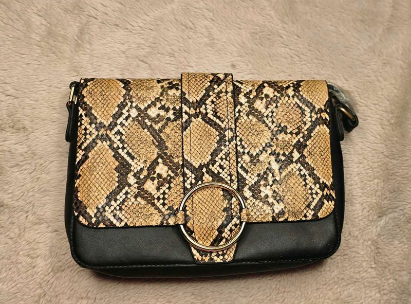 Chic Snake Print Crossbody Bag