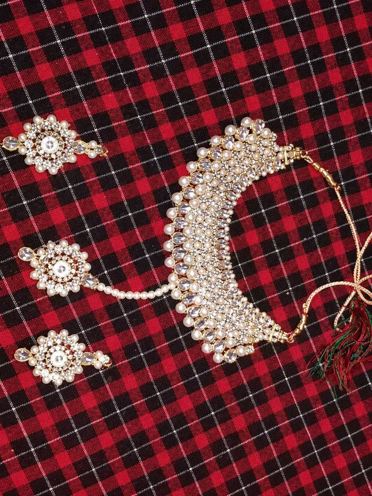 Stunning Pearl &amp; Crystal Necklace Set