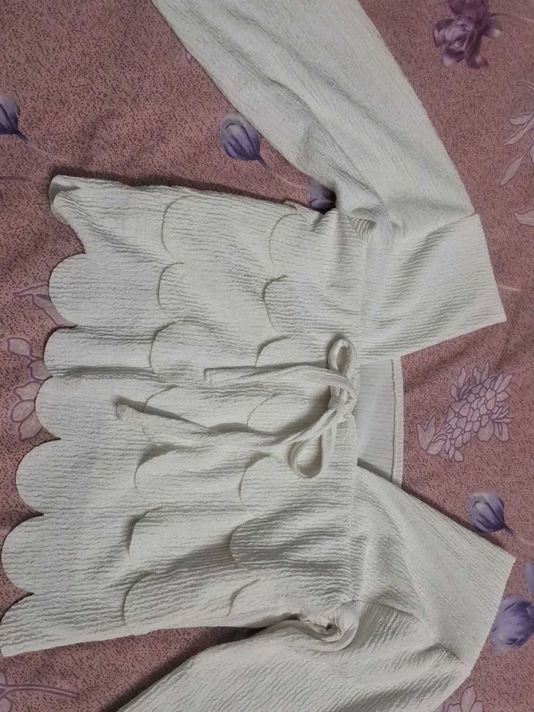 Chic Scalloped White Textured Top