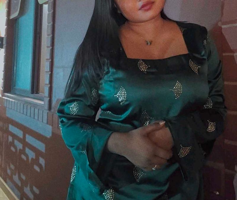 Stunning Emerald Green Kurta Set with Embellishmen