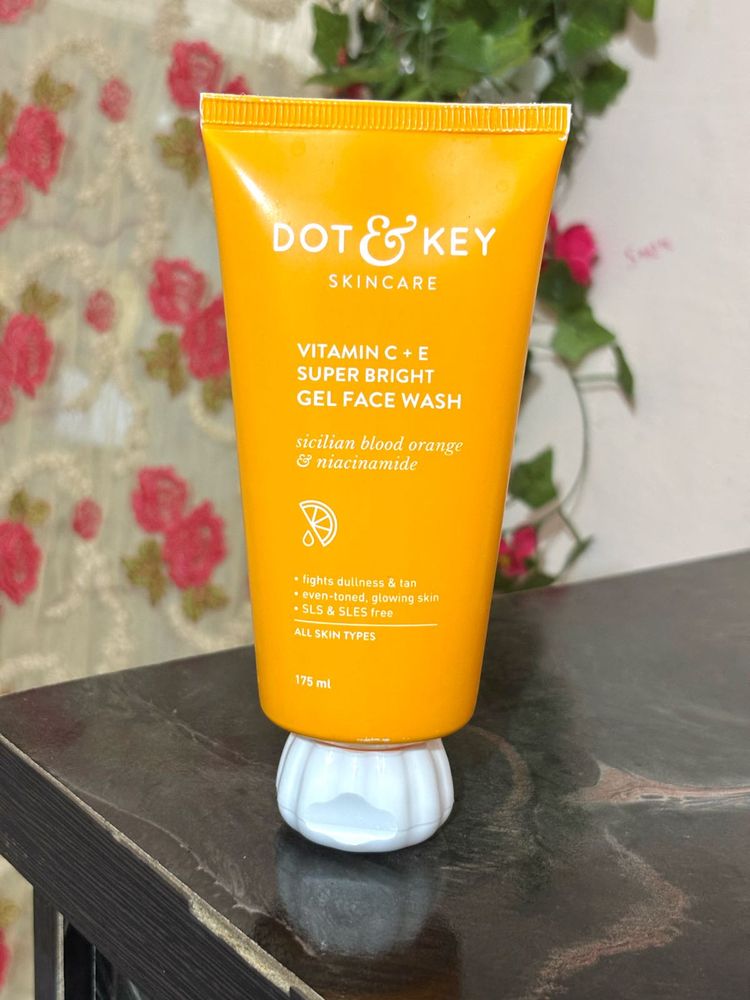 Dot &amp; Key Vitamin C+E Face Wash