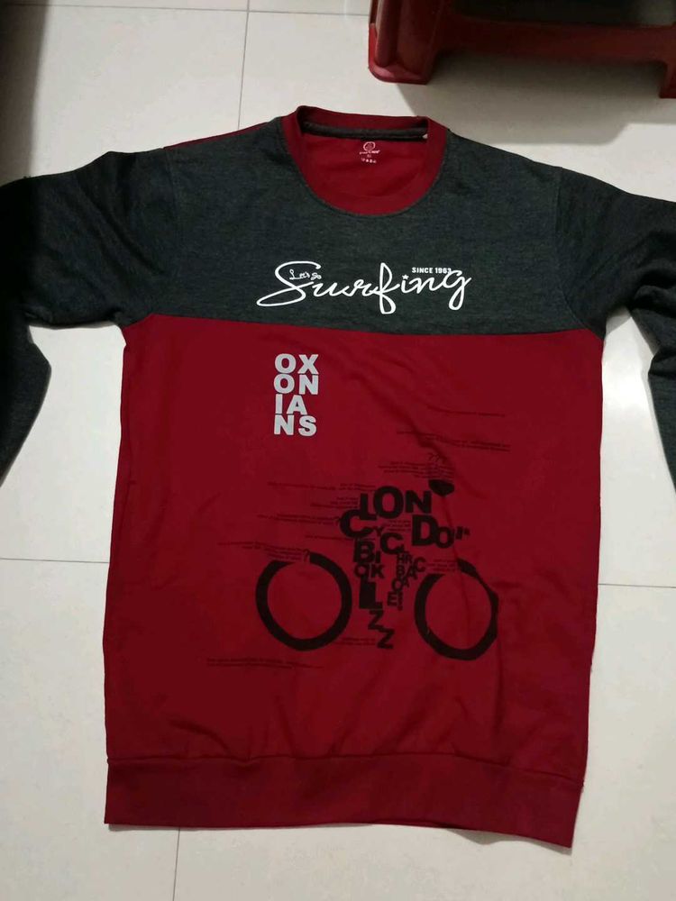 Stylish Two-Tone Graphic Tee