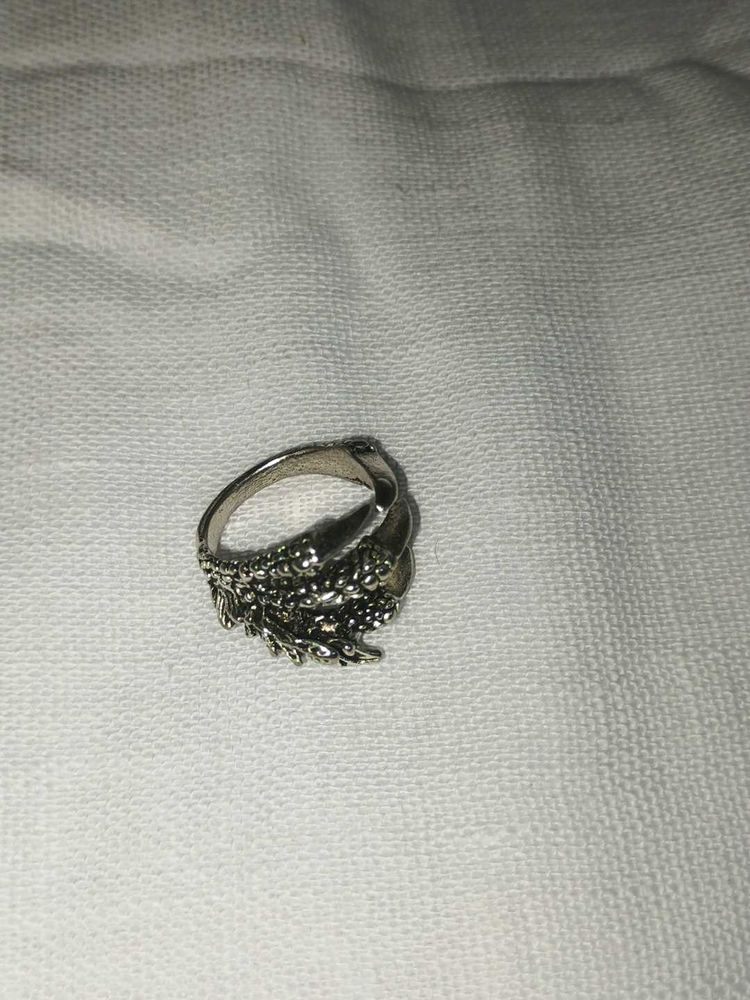 Unique Dragon Claw Ring