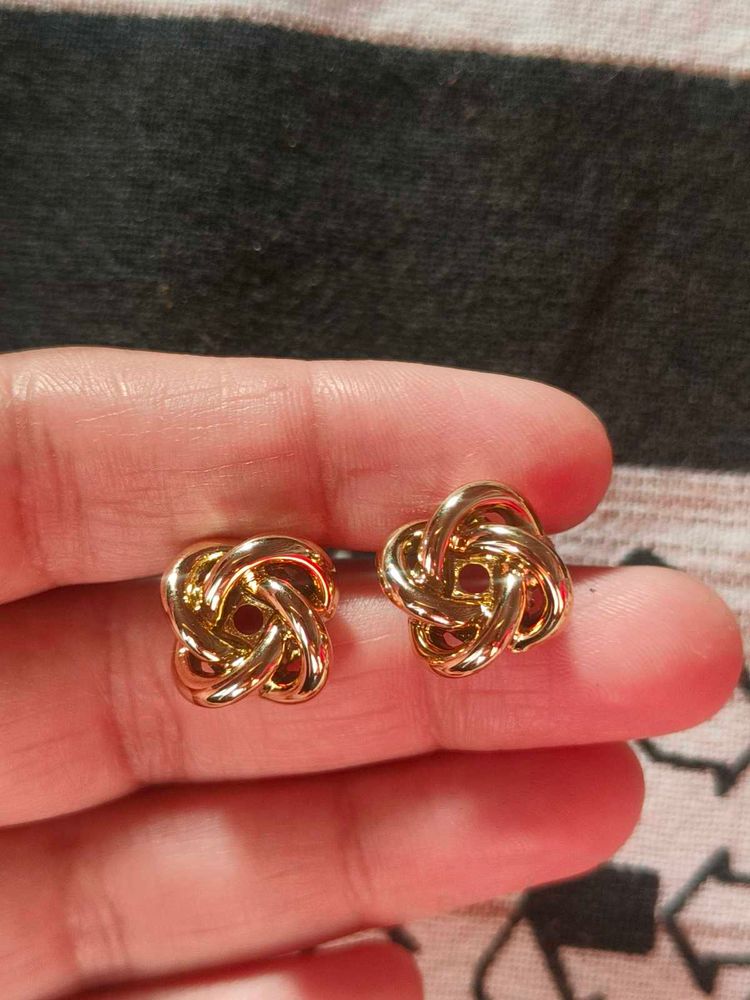 Elegant Gold Knot Earrings
