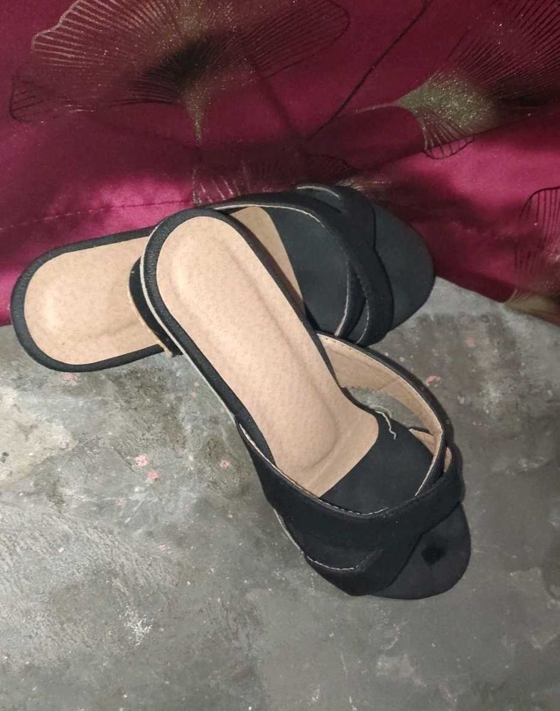 Stylish Black Flat Sandals buy now branded product