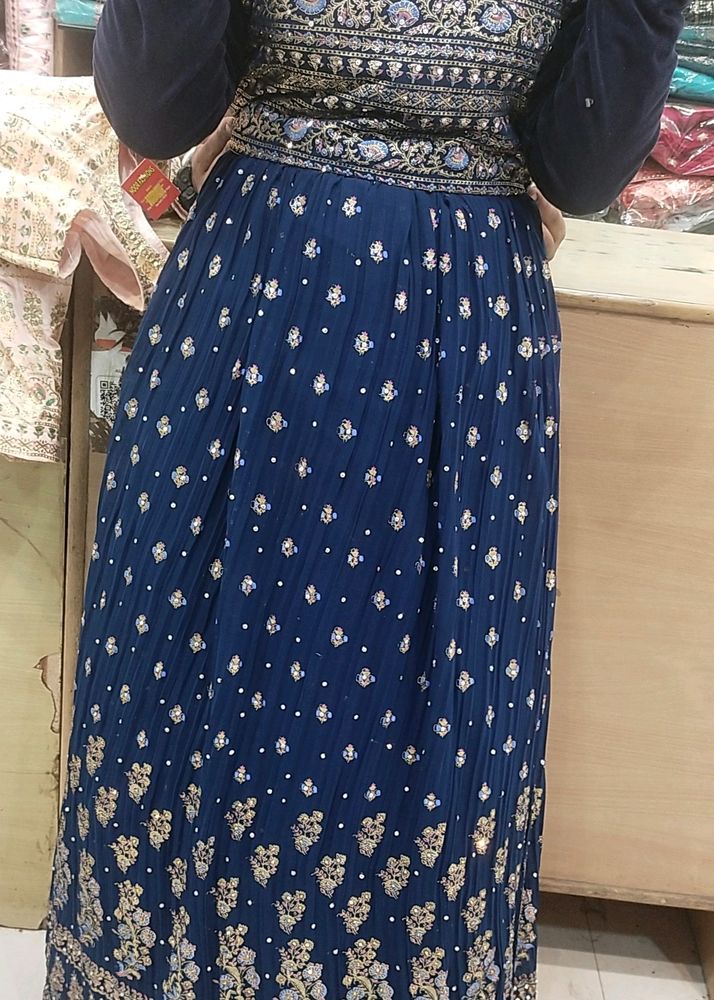 🤩🤩TRENDING GOWN.. ONLY 1 TIME WEAR 😍😍