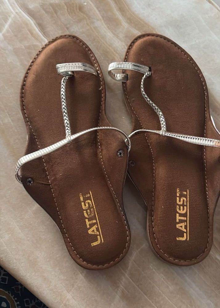 2Pair Unused Stylish Brown kolhapuris