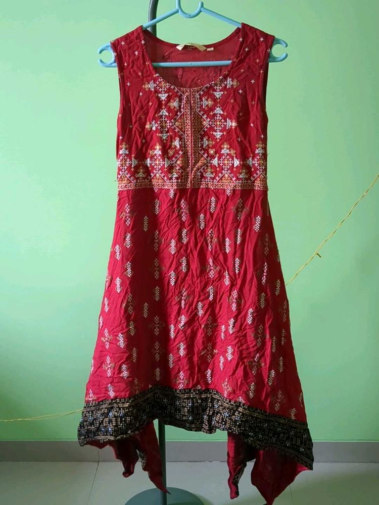 beautiful assymetrical embroidered kurti