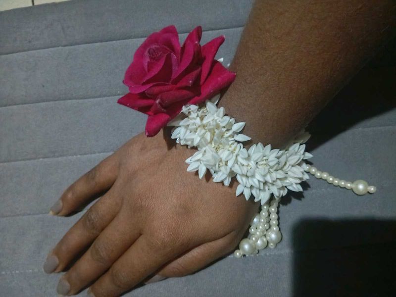 Floral Hair Accessory with Pearls