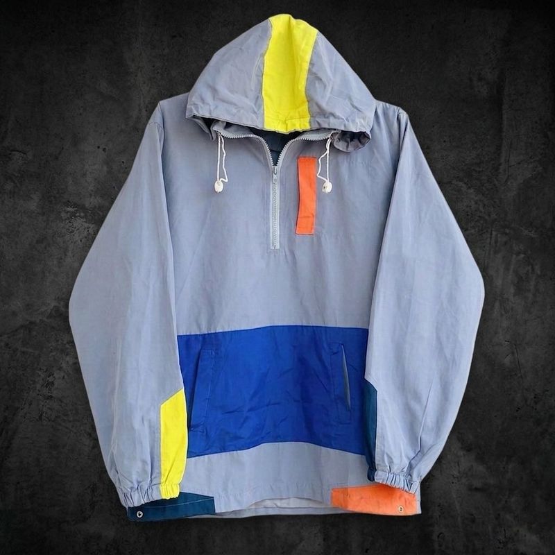 Check out this aesthetic color-block windbreaker.