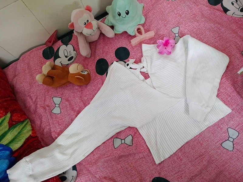 back deep v neck Bow white top