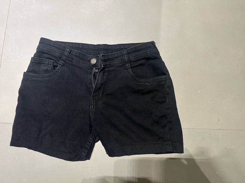 LOW WAISTED SHORTS