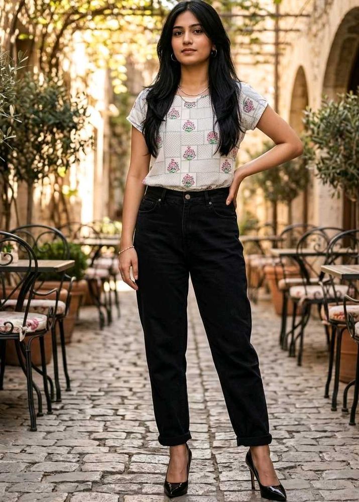 Casual Printed T-Shirt with Black Jeans
