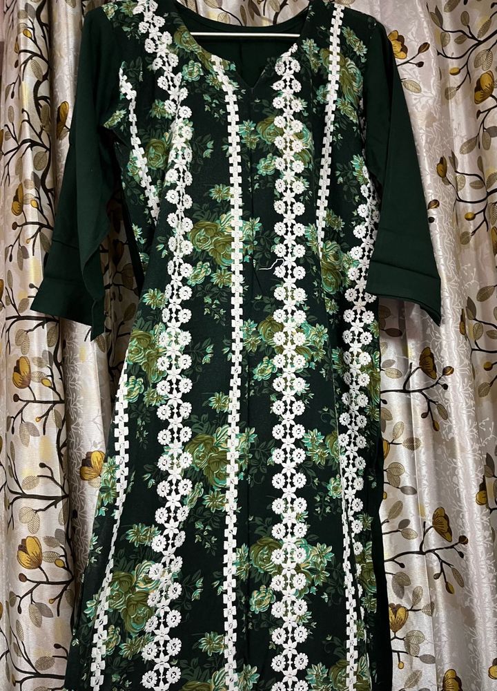 Elegant Floral Print Kurta with Lace Detail