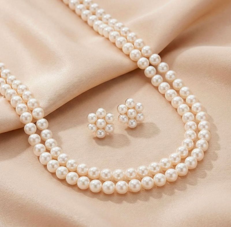 Elegant Pearl Necklace and Earrings Set