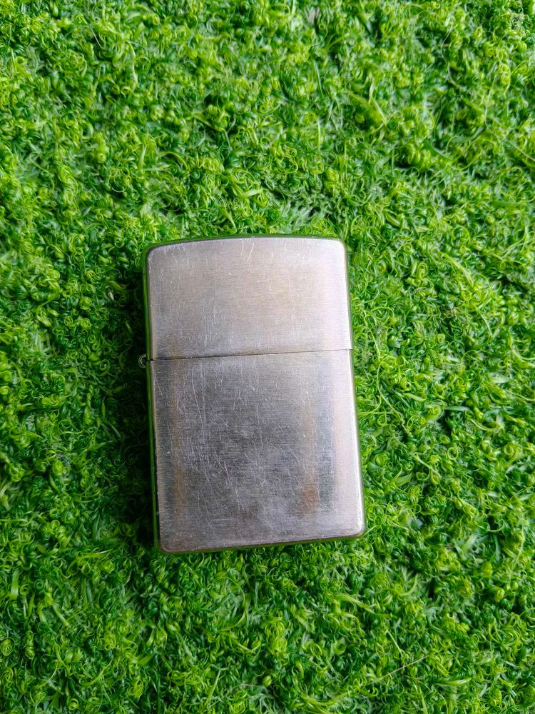 Authentic Zippo Lighter – Classic Plain Brushed /