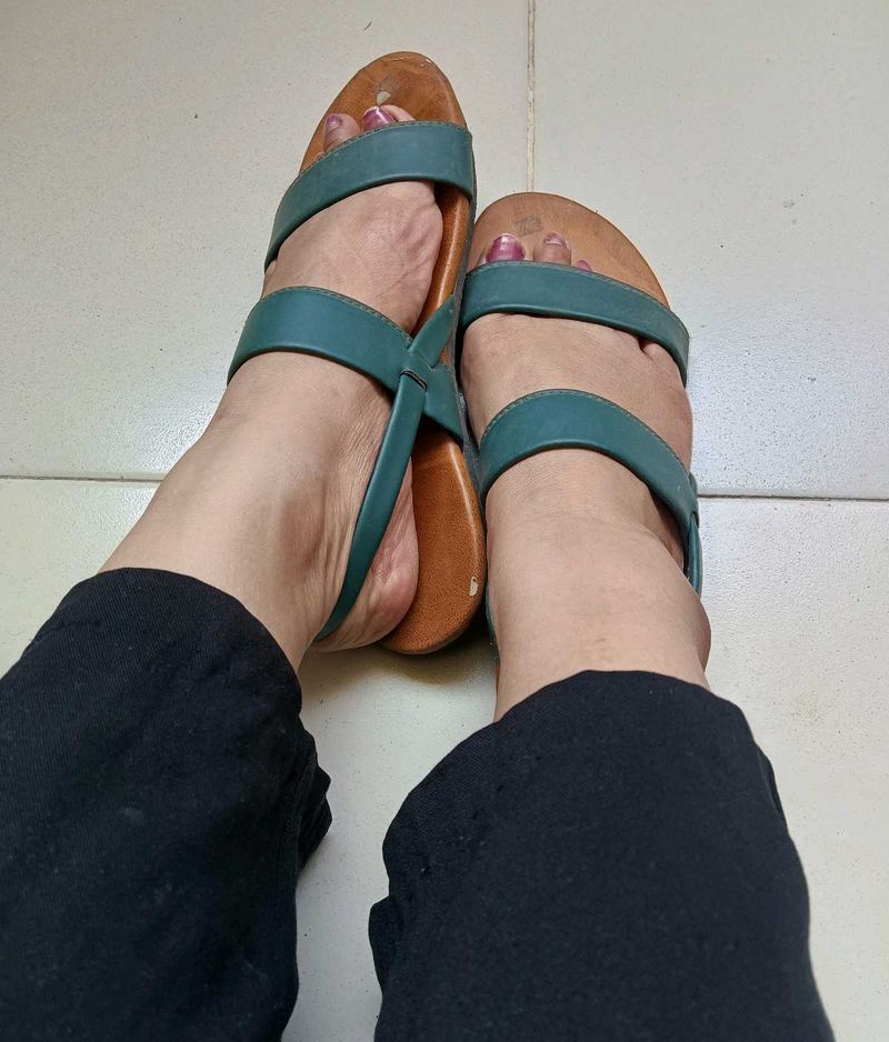 Green Flats &amp; Sandals in good condition 👍