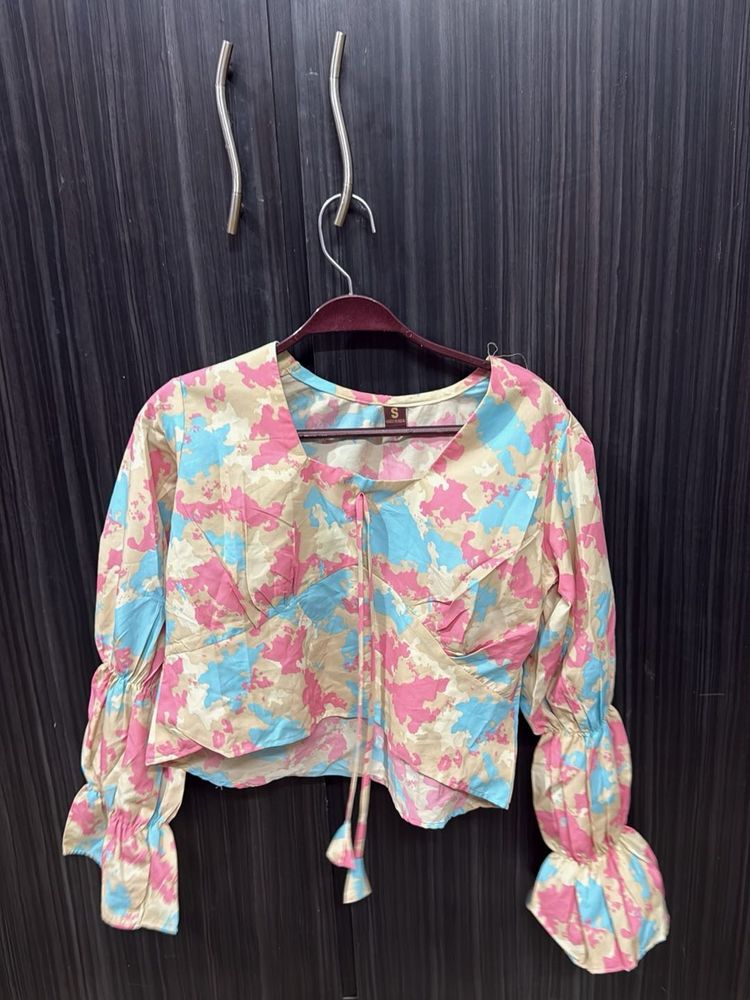 Chic Floral Print Cropped Blouse