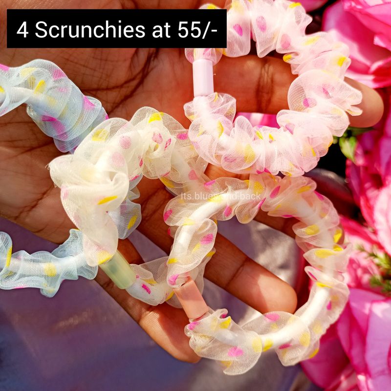 4 polka Dot Skinny Scrunchies NEW ✅