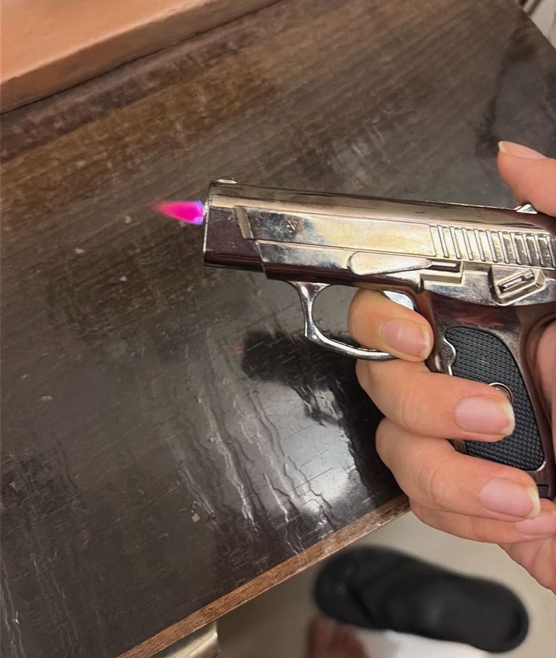 Lighter Gun Red flame refillable