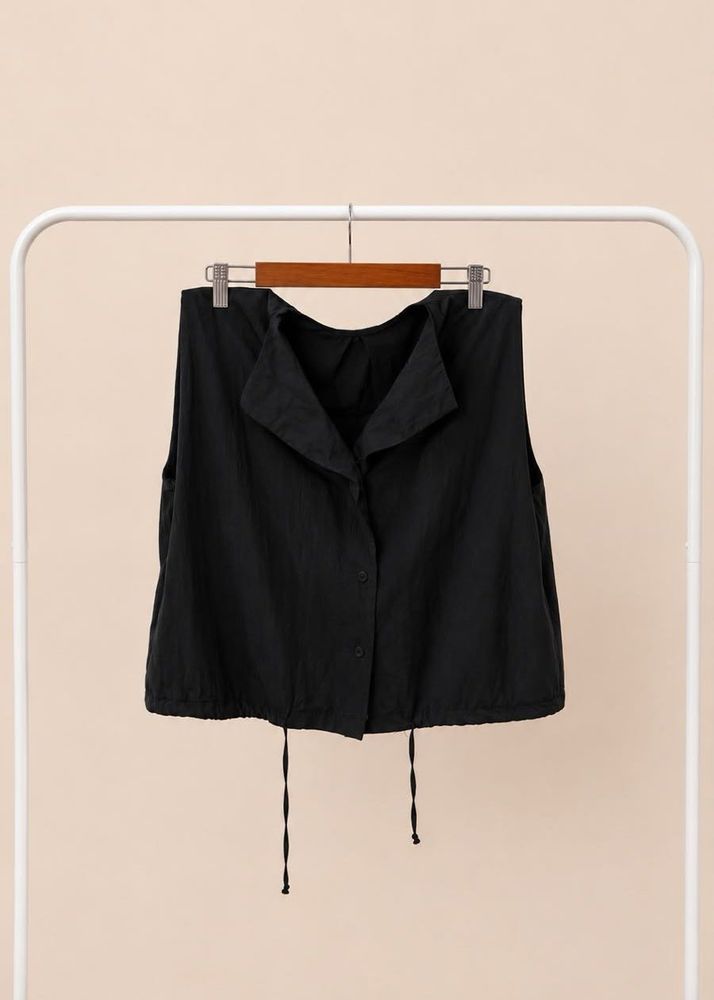 Sleeveless Black Collared Top