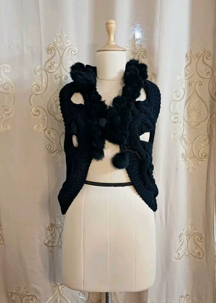Deal jeans Black Knit shrug with fur pom-pom