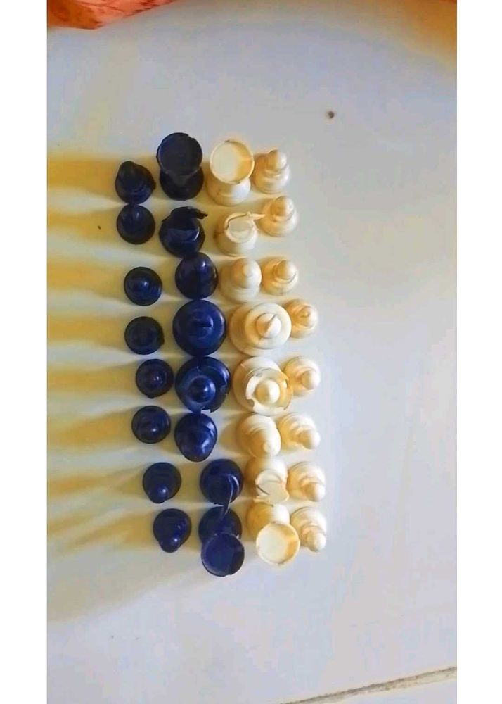 Vintage Chess Pieces Set