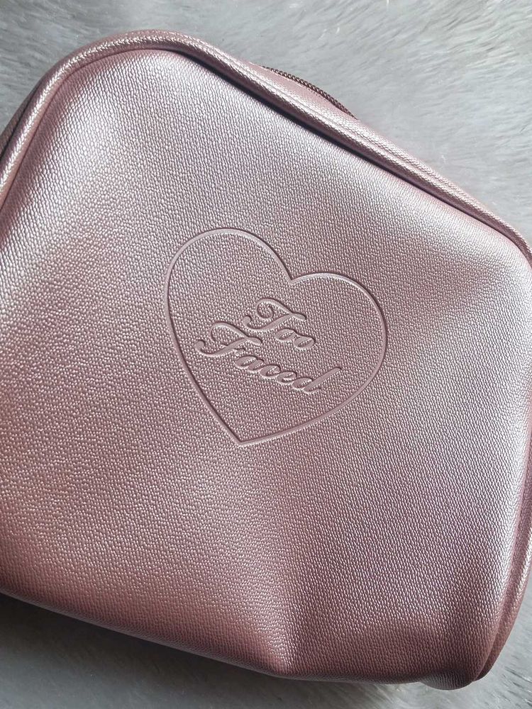 Too Faced Heart Pouch ♥️💕