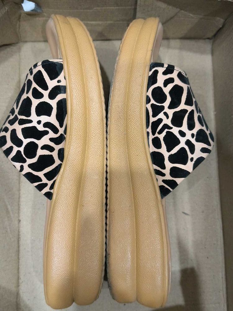 Giraffe Print Platform Slides
