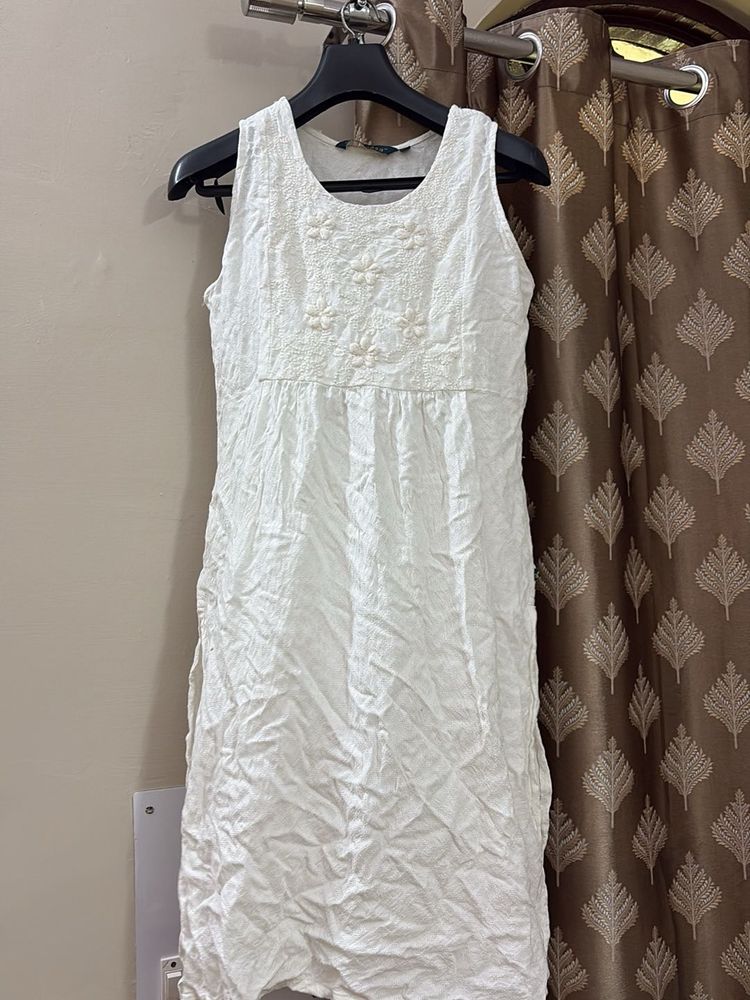 Elegant White Embroidered Kurta