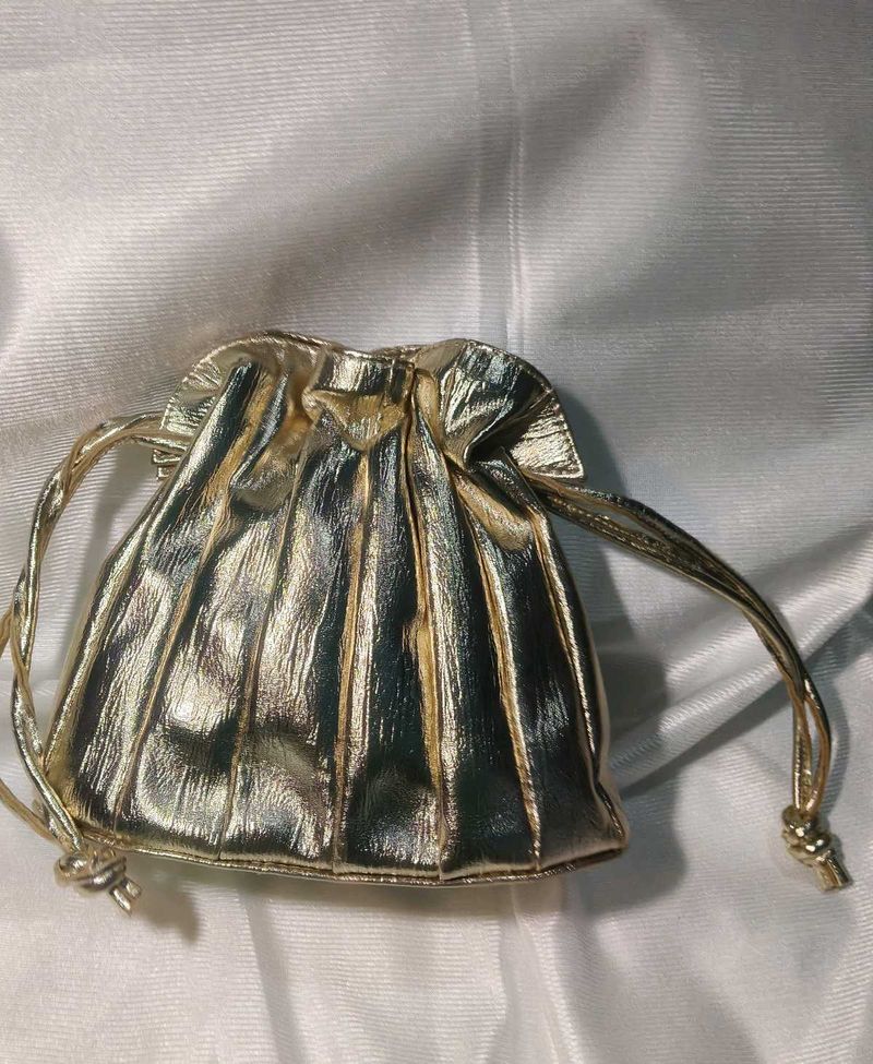 Chic Gold Drawstring potli