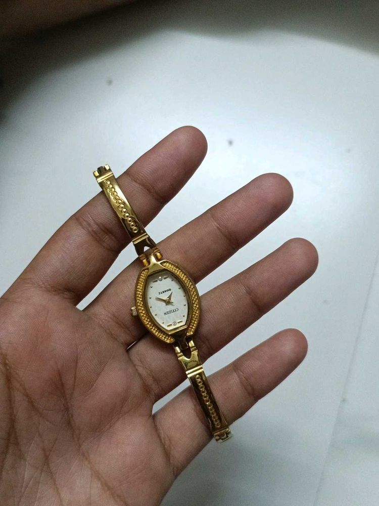 Elegant Gold Tone Women's Watch