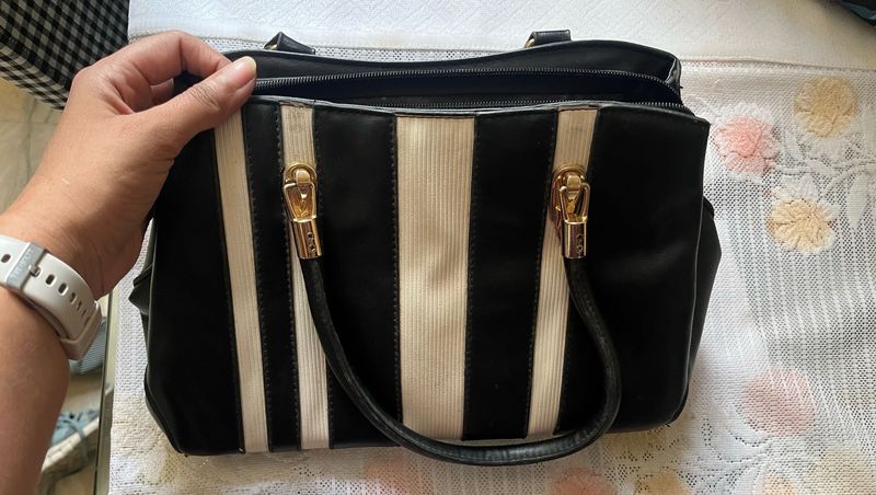 April  Sale 🔥 Black Leather Purse