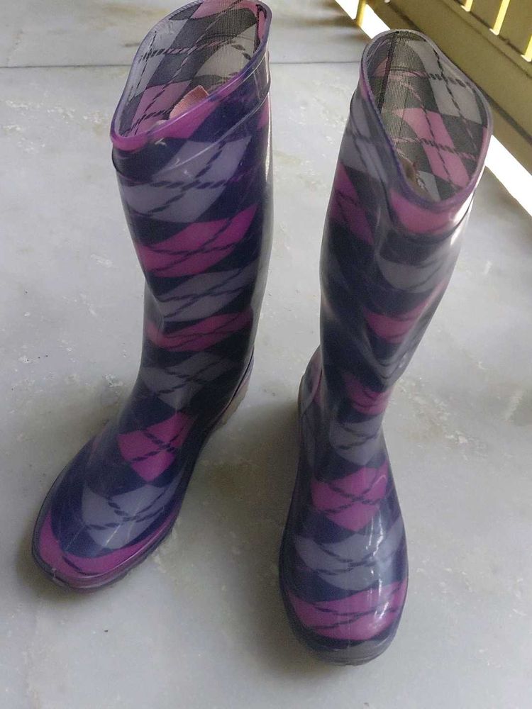 boots like new for snowfall