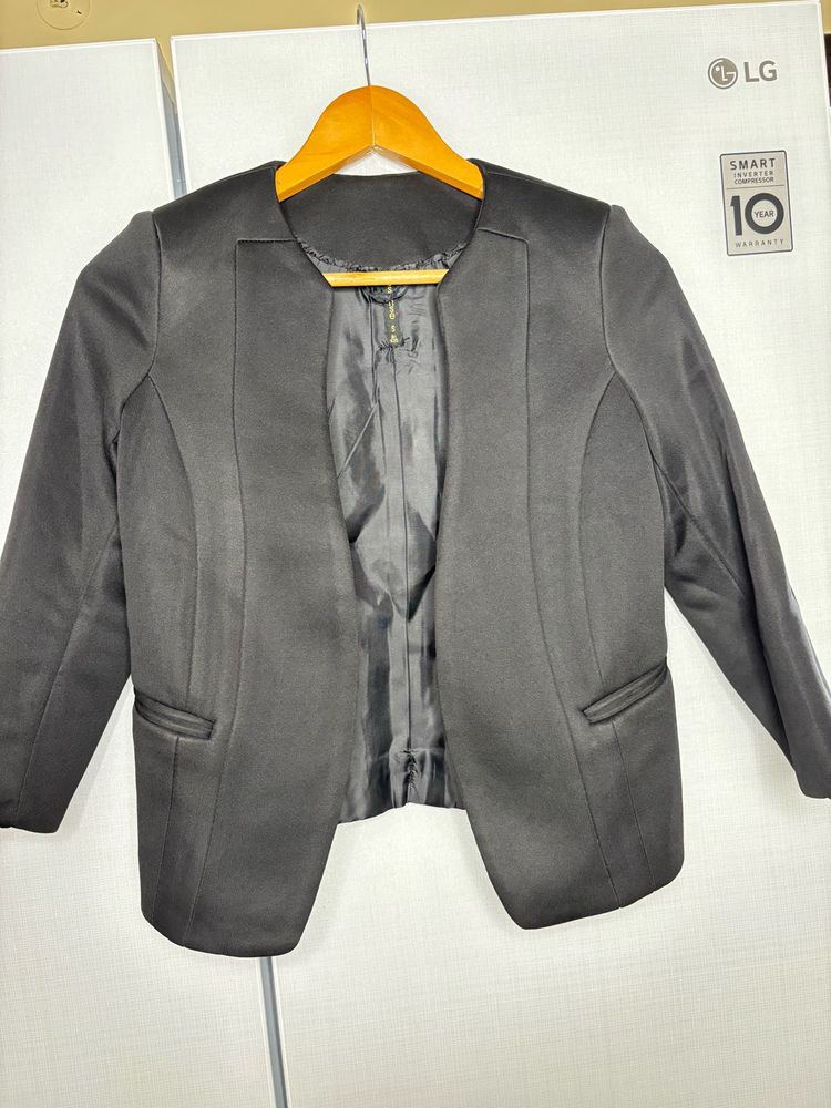 Chic Black Blazer