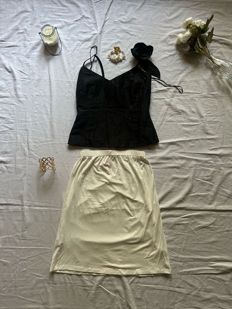 Pretty white skirt and jewel