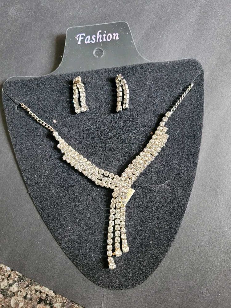 Sparkling Rhinestone Necklace &amp; Earring Set