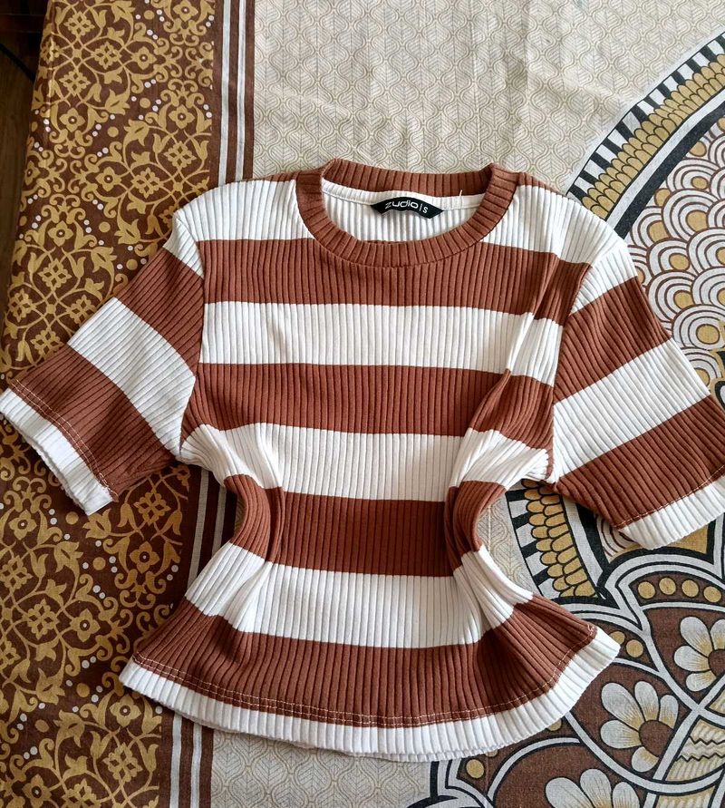 cute brown white crop top fitted