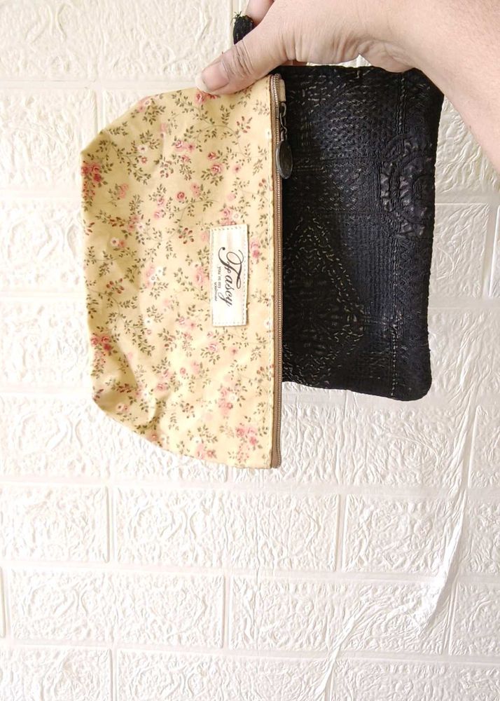 combo of makeup pouches