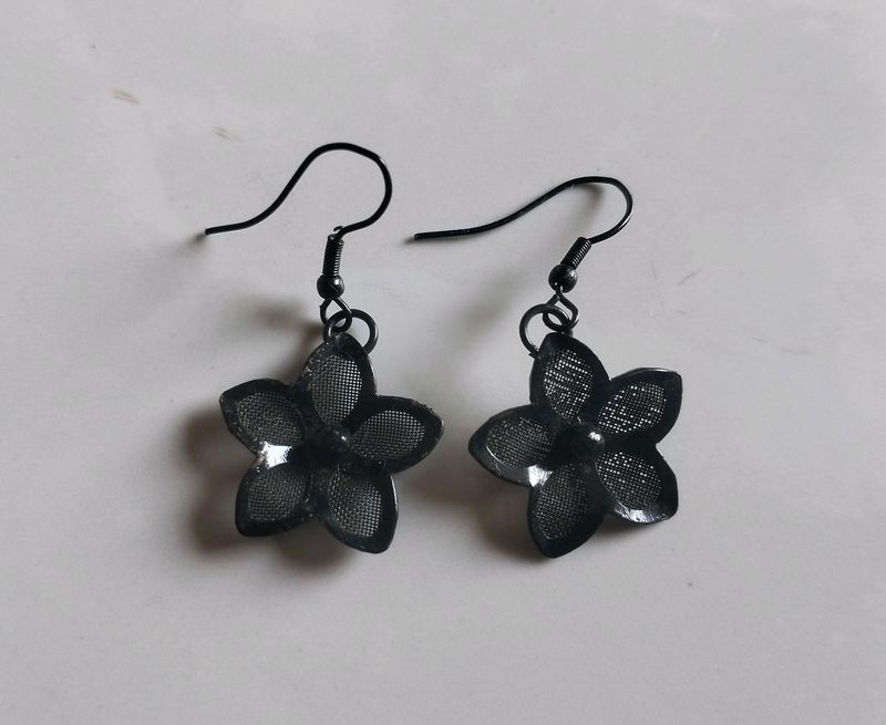 Black Flower Dangle Earrings