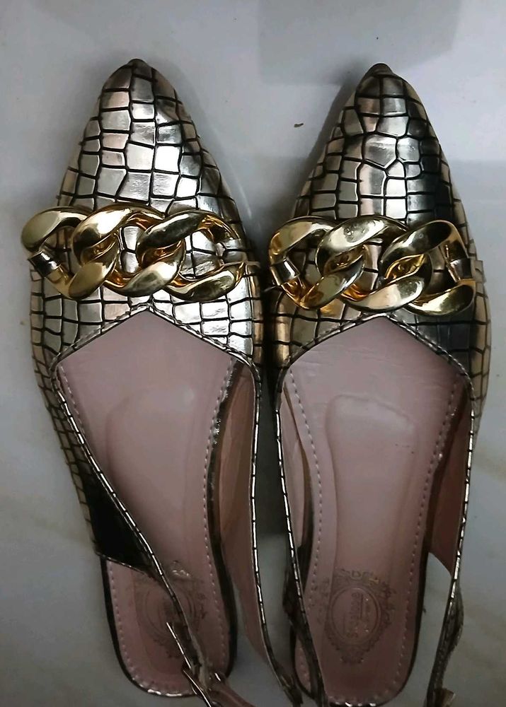Chic Chain Detail Pointed Flats