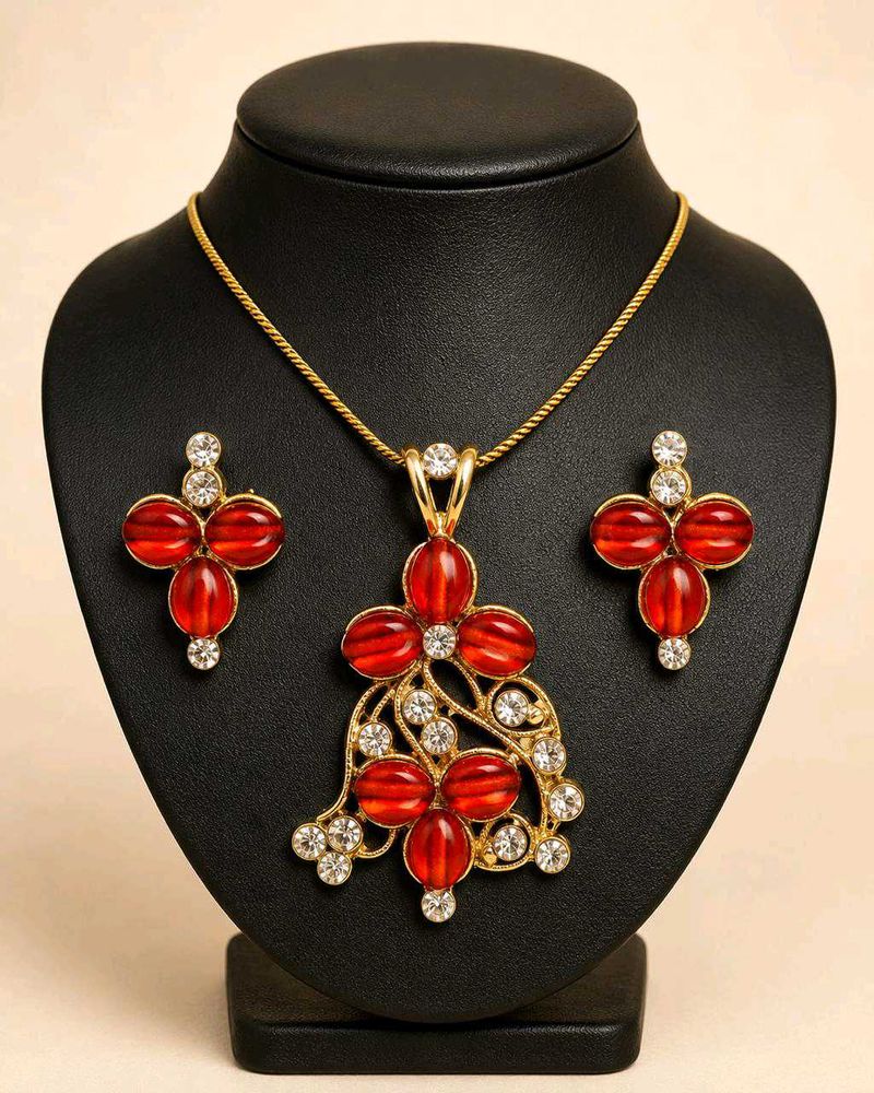 Stunning Red Stone Pendant &amp; Earring Set