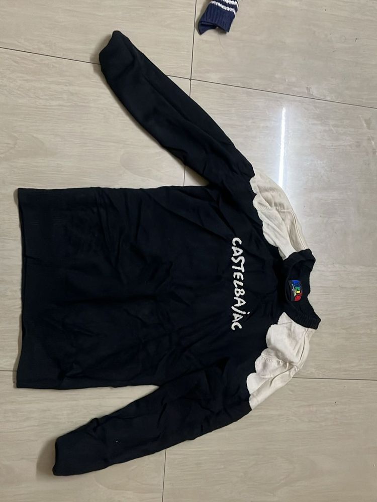 wool sweatshirt/prevents from cold