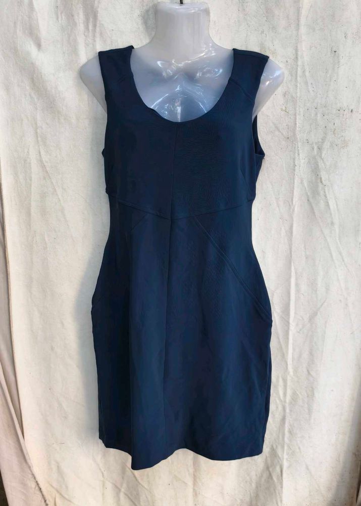 2529. Classic Navy Blue Sleeveless Dress