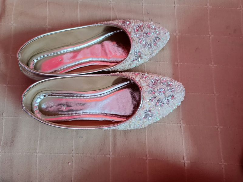 Pearls Jutii.