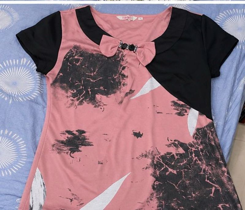 Stylish Pink &amp; Black Graphic Tee