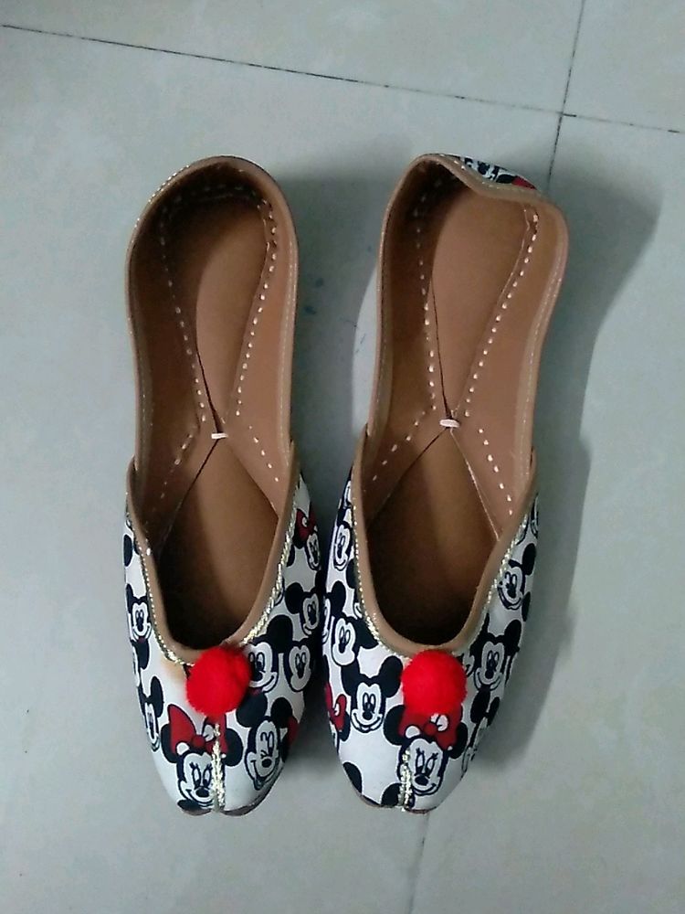 Minnie Mouse Inspired Juttis