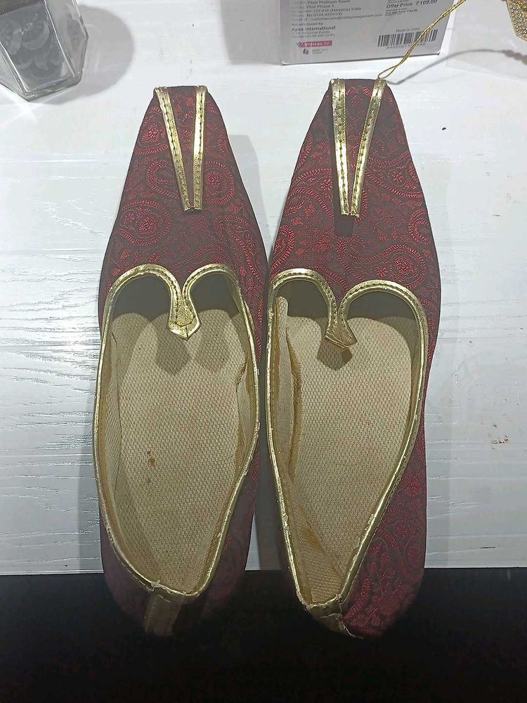 Men's Ethnic Maroon Jutti Shoes