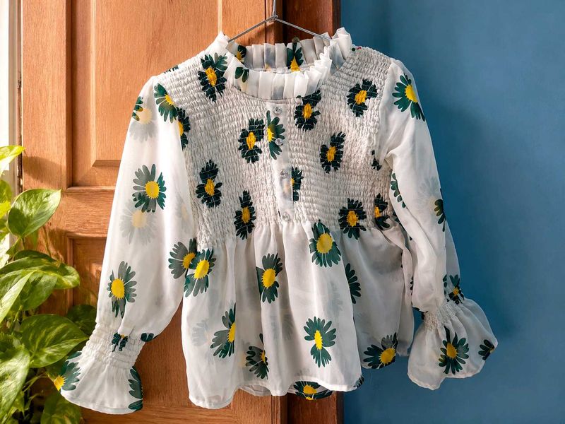 Cute Daisy Print Smocked Blouse