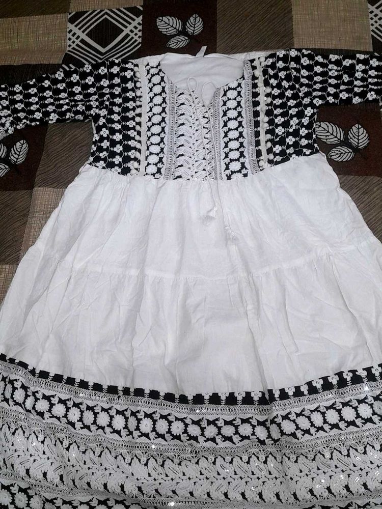Elegant Black &amp; White Kurta Set